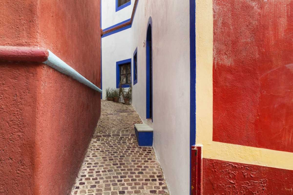 Mexico, Guanajuato Colorful walkway